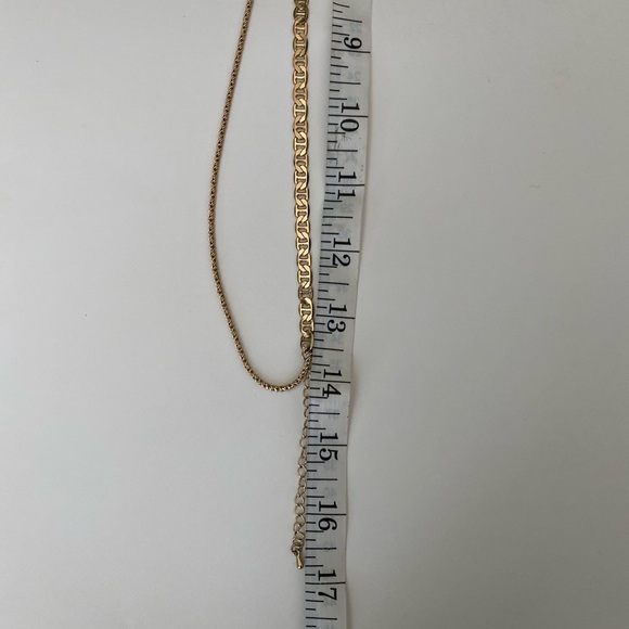 H&M gold toned layer necklace 3/15$✅ - Picture 4 of 4
